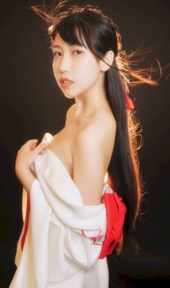 18岁性感女王的性丑闻_剧情片电影完整版在线观看